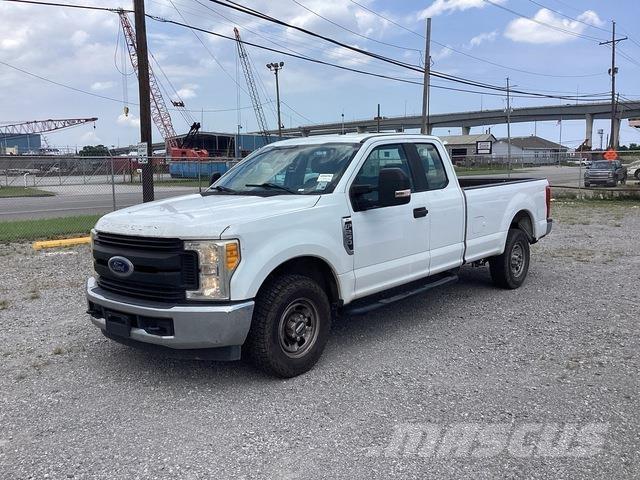 Ford F-250 Pick-upy / Pojazdy z otwieranymi burtami