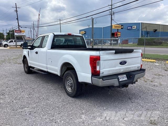 Ford F-250 Pick-upy / Pojazdy z otwieranymi burtami