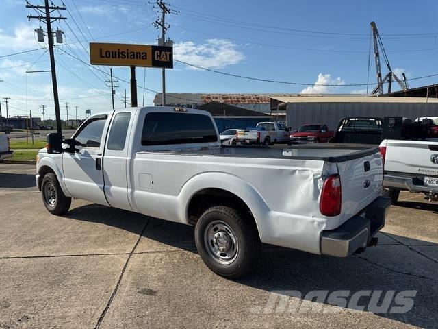 Ford F-250 Pick-upy / Pojazdy z otwieranymi burtami