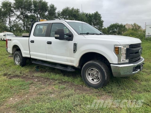 Ford F-250 Pick-upy / Pojazdy z otwieranymi burtami