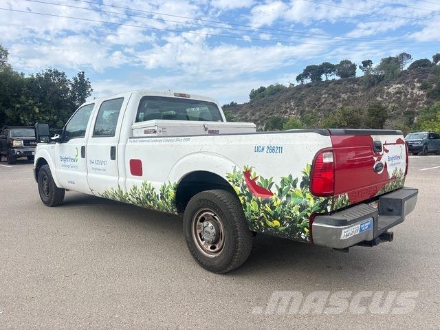 Ford F-250 Pick-upy / Pojazdy z otwieranymi burtami