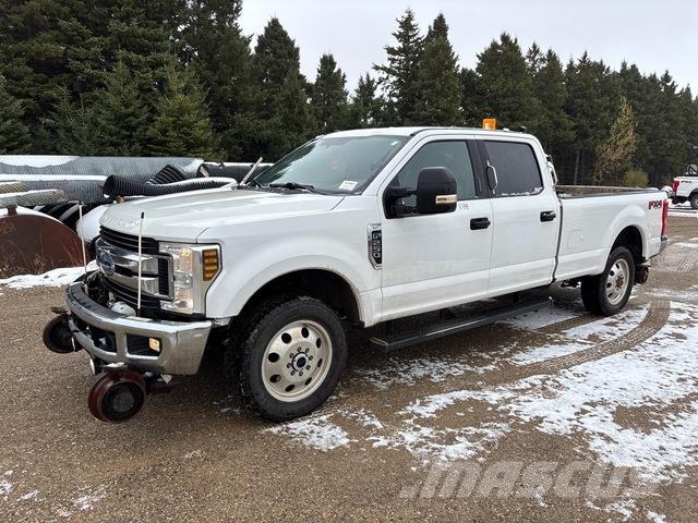 Ford F-250 Pick-upy / Pojazdy z otwieranymi burtami