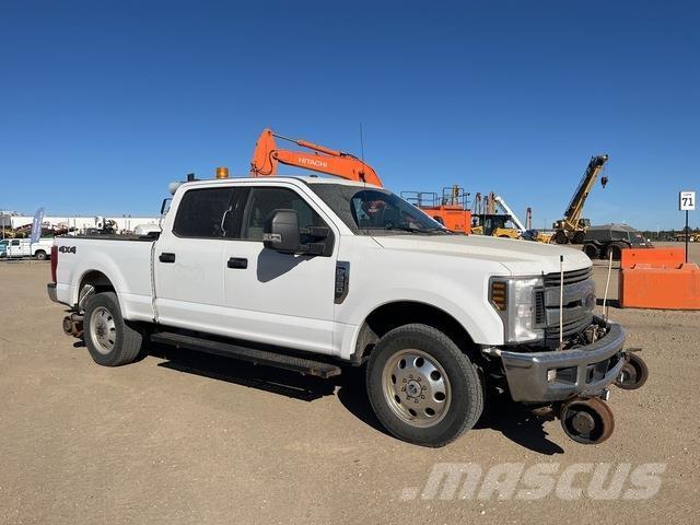 Ford F-250 Pick-upy / Pojazdy z otwieranymi burtami
