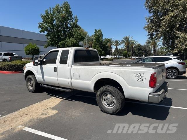Ford F-250 Pick-upy / Pojazdy z otwieranymi burtami