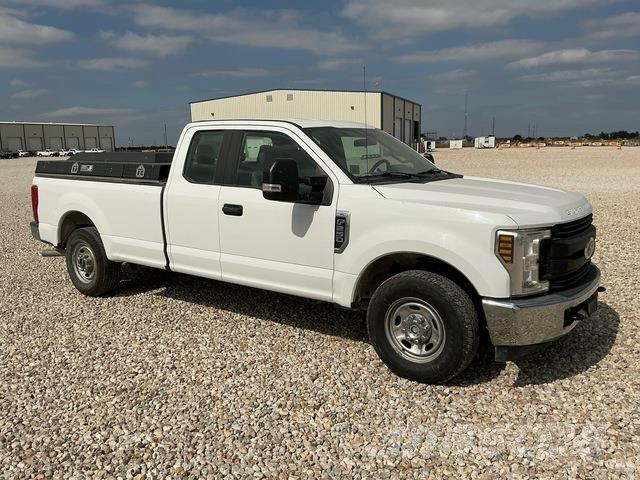 Ford F-250 Pick-upy / Pojazdy z otwieranymi burtami