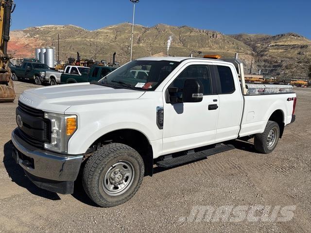 Ford F-250 Pick-upy / Pojazdy z otwieranymi burtami