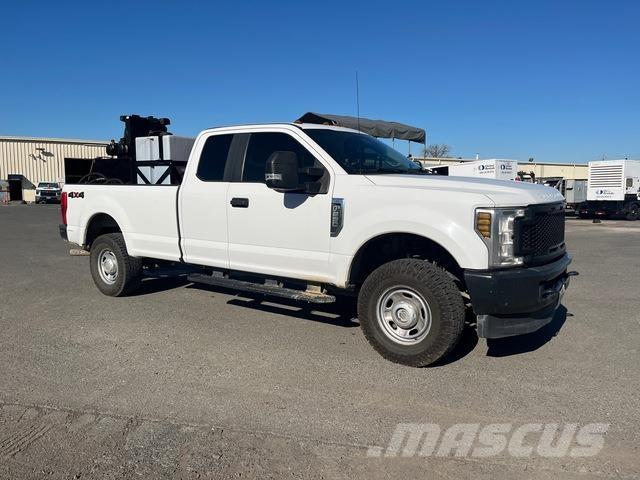 Ford F-250 Pick-upy / Pojazdy z otwieranymi burtami