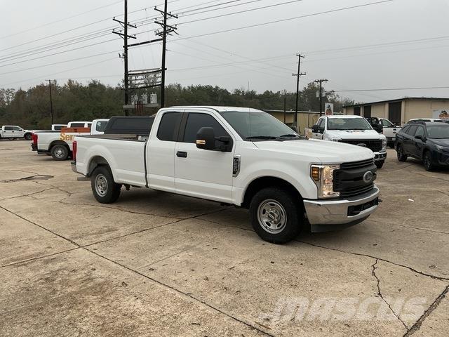 Ford F-250 Pick-upy / Pojazdy z otwieranymi burtami