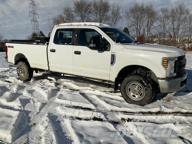 Ford F-250 Pick-upy / Pojazdy z otwieranymi burtami