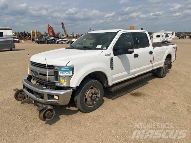 Ford F-350 Inne