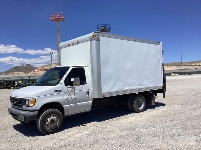 Ford F-350 Samochody ciężarowe ze skrzynią zamkniętą