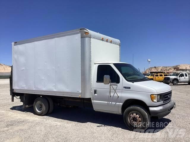 Ford F-350 Samochody ciężarowe ze skrzynią zamkniętą