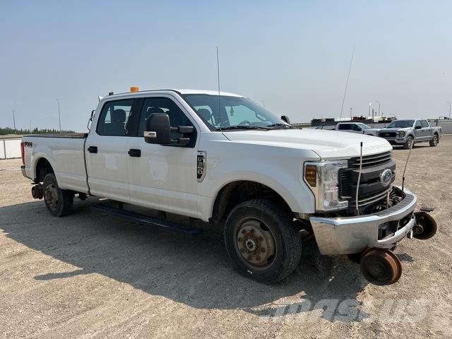 Ford F-350 Pick-upy / Pojazdy z otwieranymi burtami