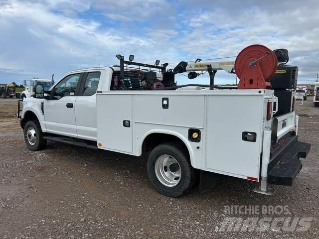 Ford F-350 Pojazdy komunalne