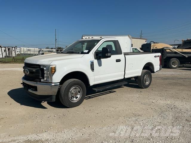 Ford F-350 Pick-upy / Pojazdy z otwieranymi burtami