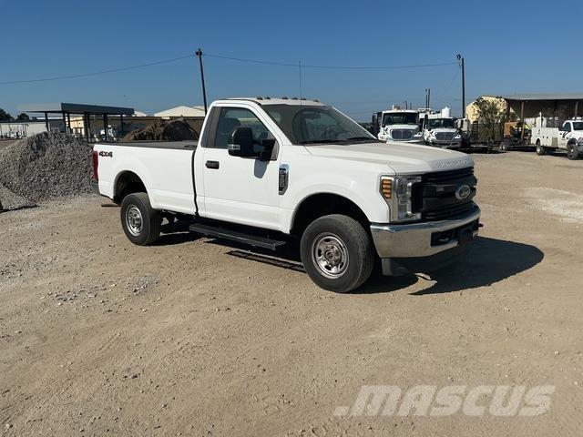 Ford F-350 Pick-upy / Pojazdy z otwieranymi burtami