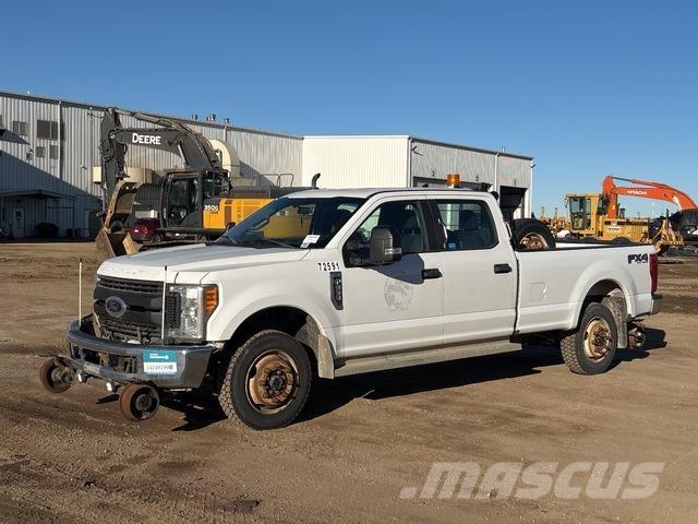 Ford F-350 Pick-upy / Pojazdy z otwieranymi burtami