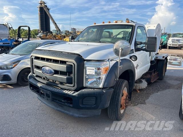Ford F-450 Zamiatarki