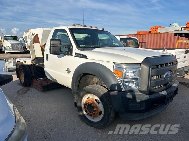 Ford F-450 Zamiatarki