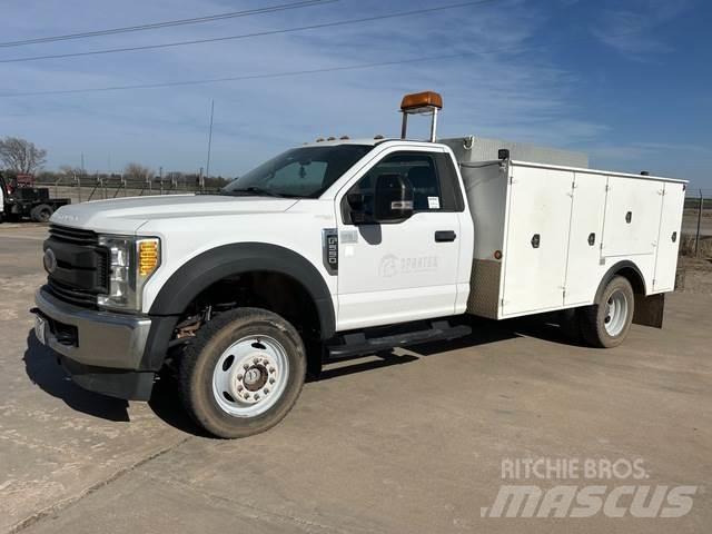 Ford F-550 Pojazdy komunalne