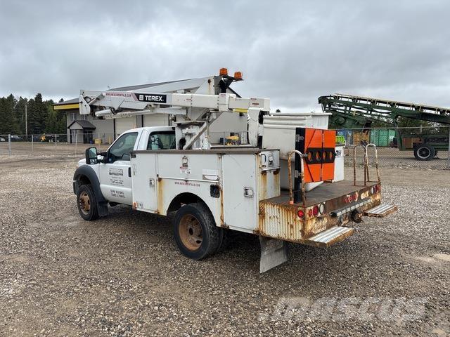 Ford F-550 Podnośniki koszowe