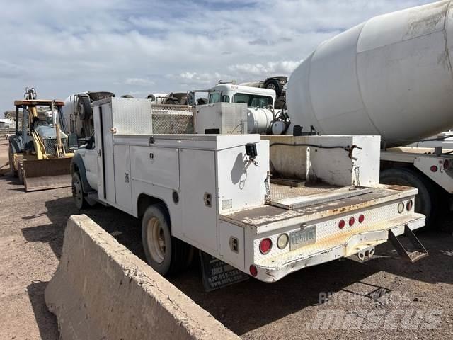 Ford F-550 Pick-upy / Pojazdy z otwieranymi burtami