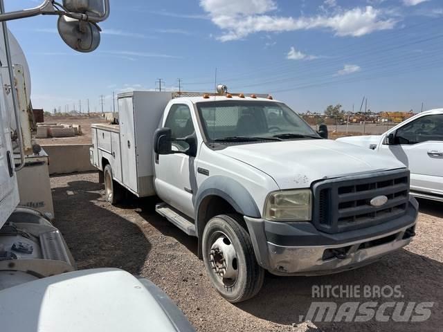 Ford F-550 Pick-upy / Pojazdy z otwieranymi burtami
