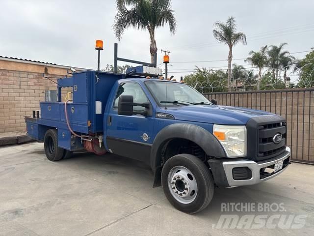 Ford F-550 Pick-upy / Pojazdy z otwieranymi burtami