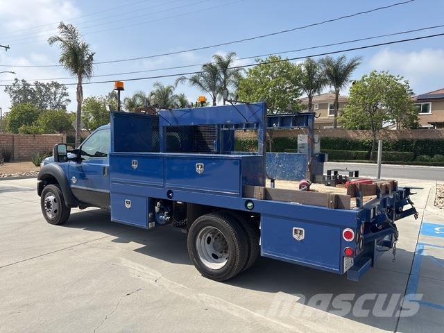 Ford F-550 Pick-upy / Pojazdy z otwieranymi burtami