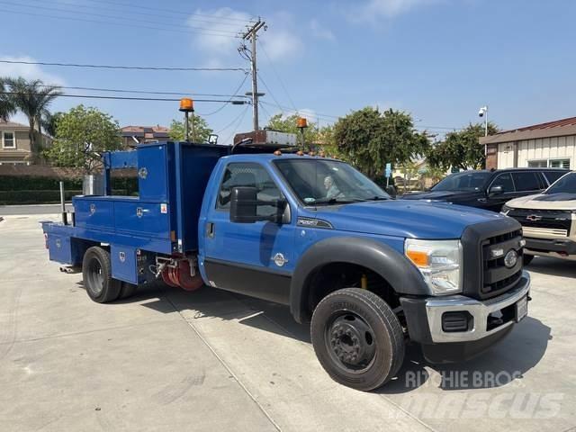 Ford F-550 Pick-upy / Pojazdy z otwieranymi burtami