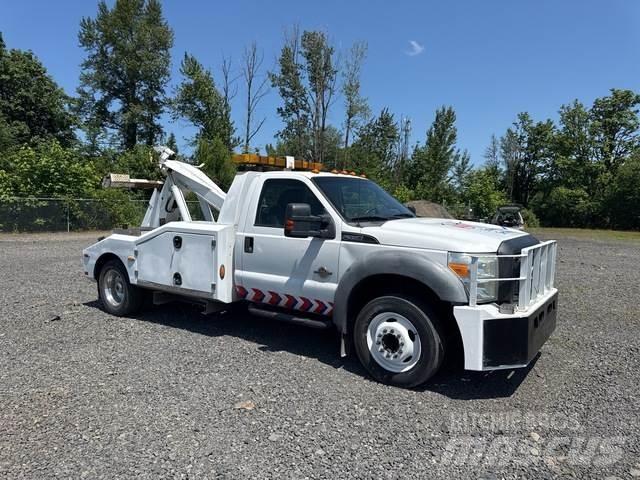 Ford F-550 Samochody ratownicze pomocy drogowej