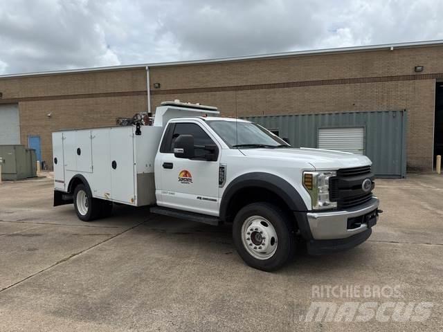 Ford F-550 Pojazdy komunalne