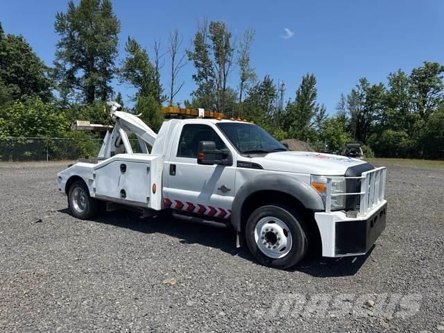 Ford F-550 Samochody ratownicze pomocy drogowej
