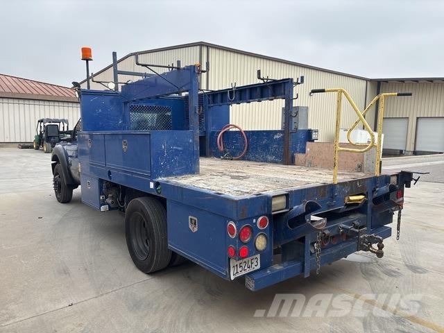 Ford F-550 Pick-upy / Pojazdy z otwieranymi burtami