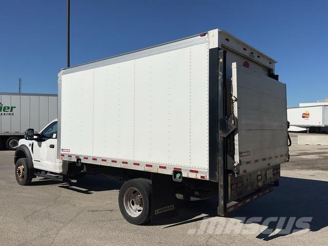 Ford F-550 Samochody ciężarowe ze skrzynią zamkniętą