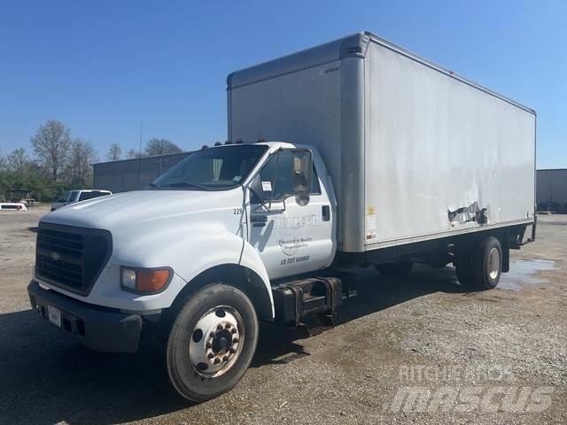 Ford F-650 Samochody ciężarowe ze skrzynią zamkniętą