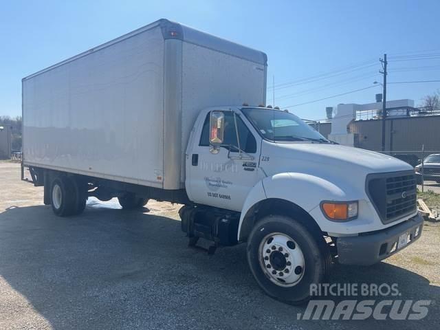 Ford F-650 Samochody ciężarowe ze skrzynią zamkniętą