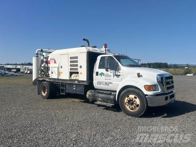Ford F-650 Koparki gąsienicowe