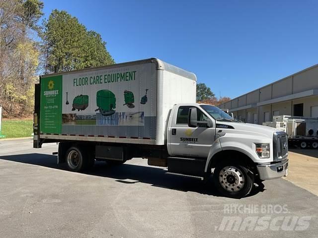 Ford F-650 Samochody ciężarowe ze skrzynią zamkniętą