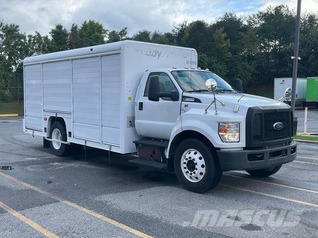 Ford F-650 Samochody ciężarowe ze skrzynią zamkniętą
