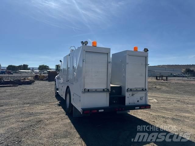 Ford F-750 Cysterna