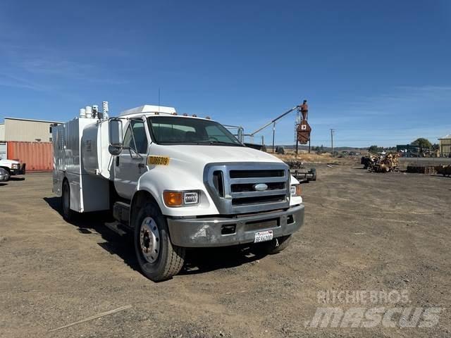 Ford F-750 Cysterna