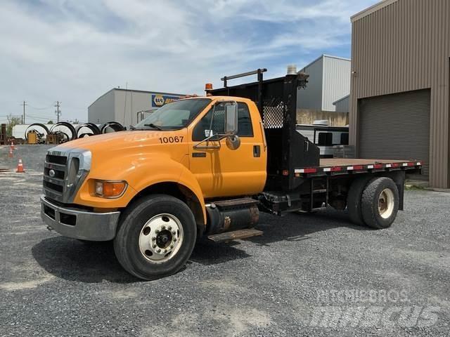 Ford F-750 Ciężarówki typu Platforma / Skrzynia