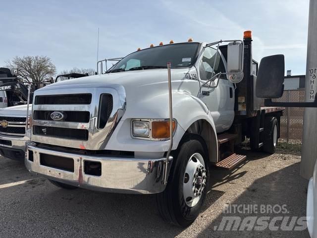 Ford F-750 Ciężarówki typu Platforma / Skrzynia