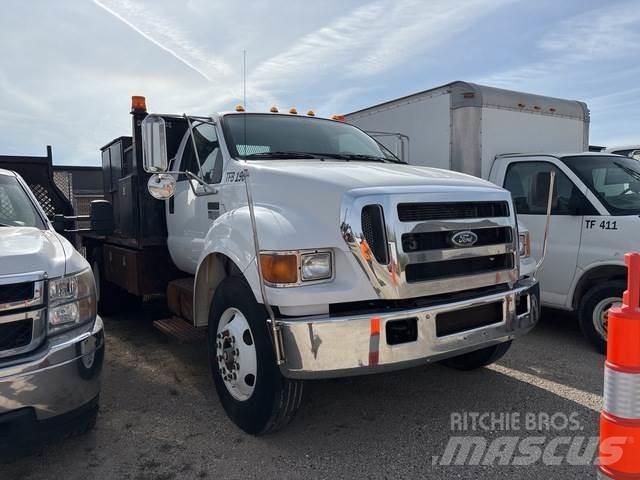 Ford F-750 Ciężarówki typu Platforma / Skrzynia