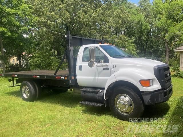Ford F-750 Ciężarówki typu Platforma / Skrzynia