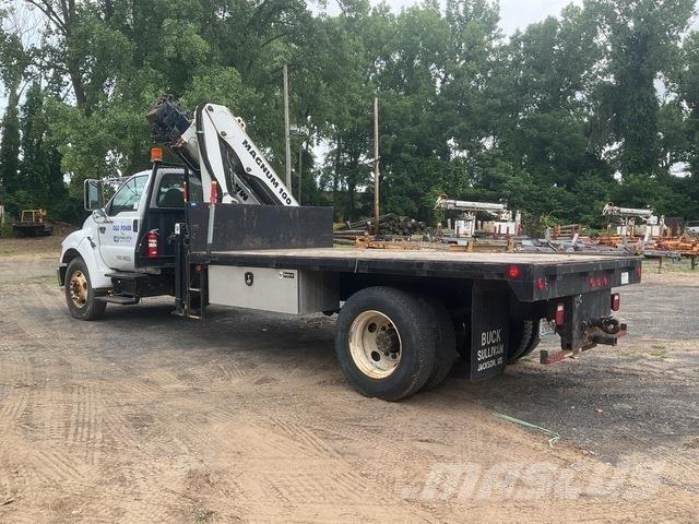 Ford F-750 Ciężarówki typu Platforma / Skrzynia