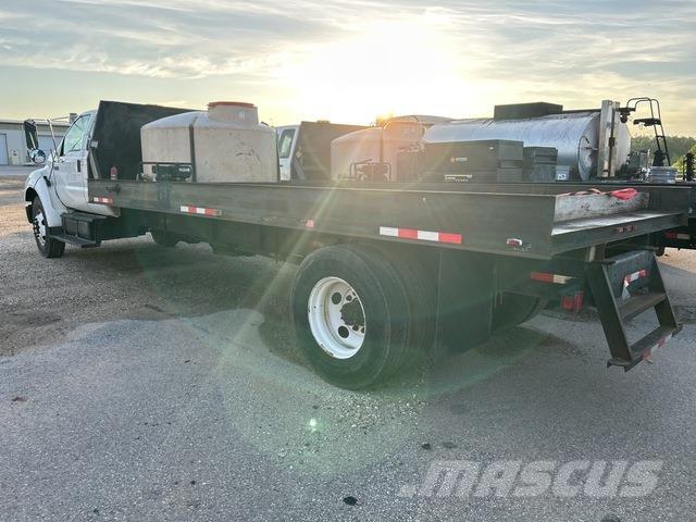 Ford F-750 Ciężarówki typu Platforma / Skrzynia