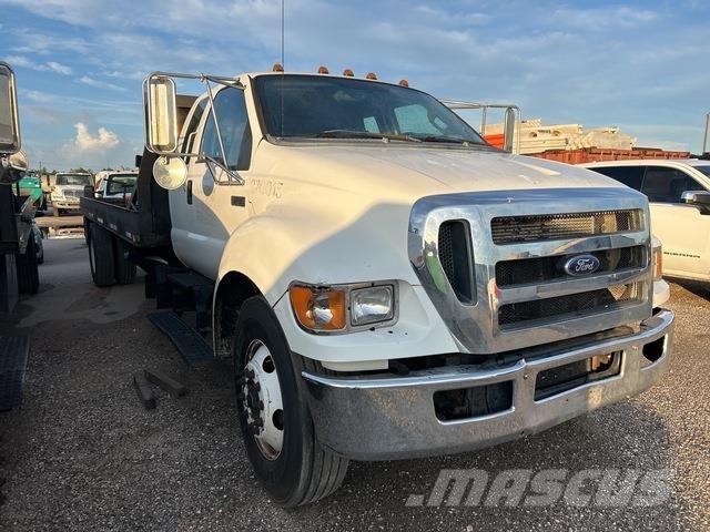 Ford F-750 Ciężarówki typu Platforma / Skrzynia