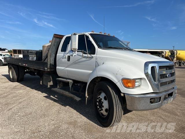 Ford F-750 Ciężarówki typu Platforma / Skrzynia